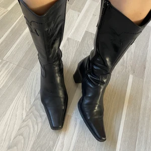 Cowboyboots 38 - Cowboyboots i äkta läder i storlek 38😍😍 