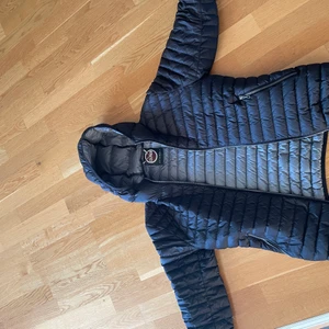 Colmar jacka  - Storlek S ny pris 2800 pris som jag säljer för är 1500