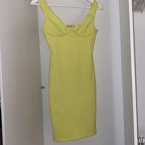 Oanvänd klänning, 34 - Oanvänd klännig