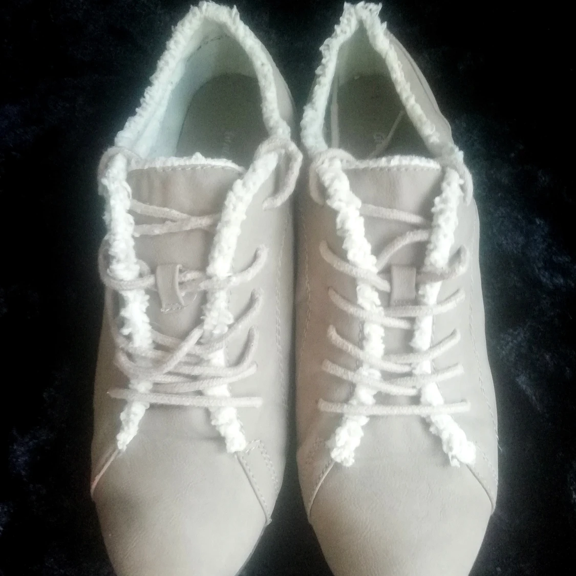 Unika skor från Graceland, 40 - 91