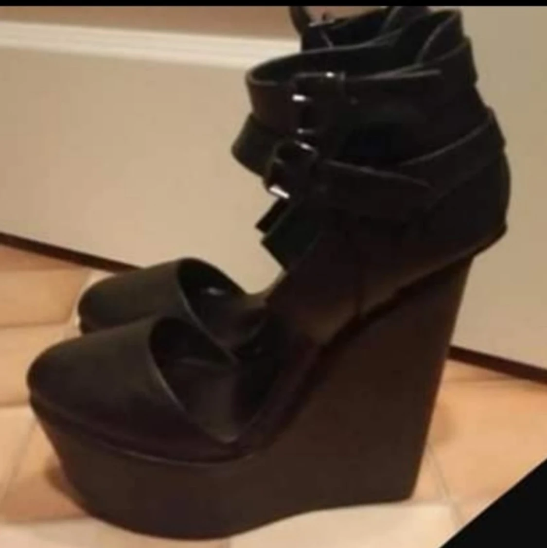 Högklackat med kilklack