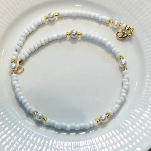 ~Karolina necklace~ - Här får ni se Karolina necklace. Hon passar till så mycket och hon passar också med många halsband som jag säljer.🥰😄 Hon kostar 50kr! Hoppas att ni vill köpa🥰❤️