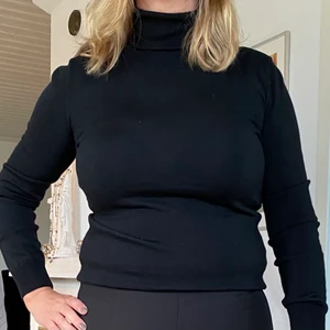 Stenströms stickad polotröja, storlek M - Bra skick, merinoull, noppar inte! Storleken är en normal M. 