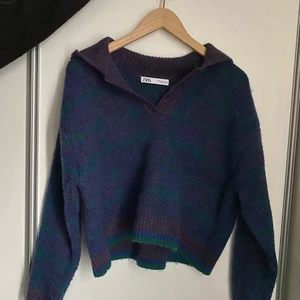   - Stickad tröja från Zara i storlek M. Aldrig använd men prislappen sitter tyvärr inte kvar🥳