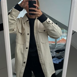 Skjortjacka  - Nästan helt oanvänd oversized skjortjacka som inte har kommit till användning😚🌸