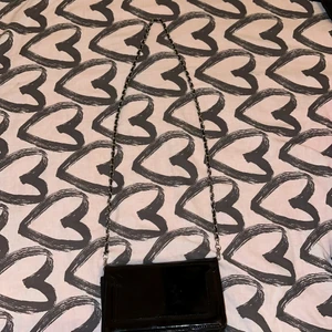 Väska - Väska från bikbok 1 månad gammal svart fin blank 