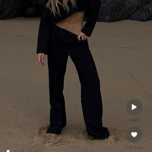 Hanna Schönberg x NA-KD  - Kostymbyxor från Hanna schönberg kollektion men NA-KD Strl 36