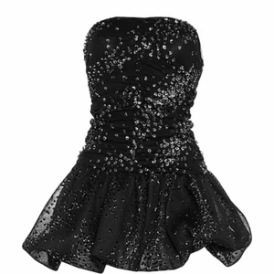 SÖKER - SÖKER DENNA KLÄNNING  ifrån Maje, hör gärna av dig om du säljer en!<3 storlek 38