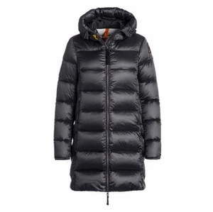 PJS Dam Jacka  - Skitsnygg, bekväm och varm vinterjacka från parajumpers i storlek M.  Köpt i slutet av 2020 och är knappt använd, kvitto finns och även äktighets kod finns i jackan. Privata bilder kan skickas vid seriöst intresse! Jackan är nästintill ny och oanvänd så inga skambud motas. Köpt för närmare 8000.