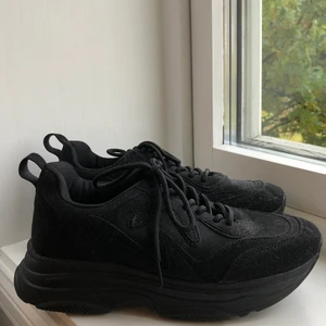Chunky Sneakers Nelly.com  - Coola sneakers från Nelly i storlek 39⚡️ använt fåtal gånger så de är i ett bra skick💘🌸
