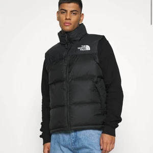 The North Face väst  - Väst i storlek S, funkar för tjejer och killar!