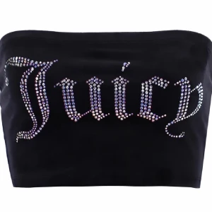 Topp - Hej! Säljer denna topp då den är för liten för mig. Jag är 162cm och den är lite lång på mig. Vrf den är för liten är för bysten. Ny skick. Åker inte ner. (Köpt för 599kr)