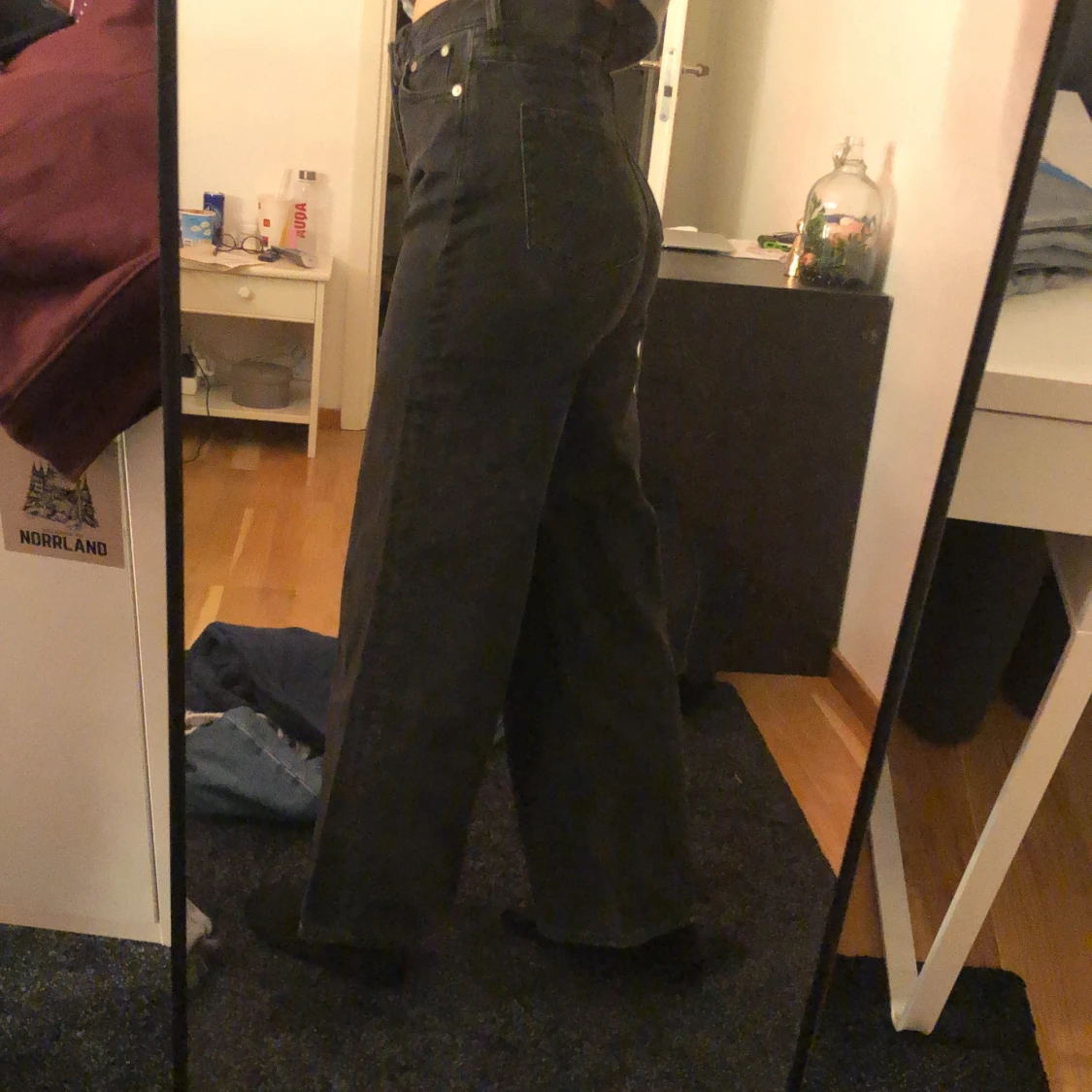 Svarta vida jeans från weekday  - 91