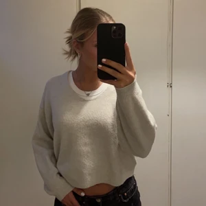 Stickad tröja - Säljer min super söta stickade tröja från hm! Knappt använd storlek S!! Frakt 60kr