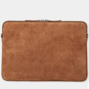 Wera datorfodral  - Säljer detta otroligt fina mocka datafodral som jag tyvärr köpte innan jag fick min skoldator som visade sig vara för stor för fodralet :(