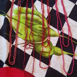 Pärlor halsband  - Fyra stycken superfina pärlor halsband. Fina färg 70-80 man kan ha som 2rad . 120kr för alla plus frak