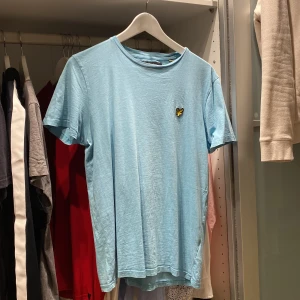 Lyle & Scott  - Rensar garderoben på lite kläder som inte används 