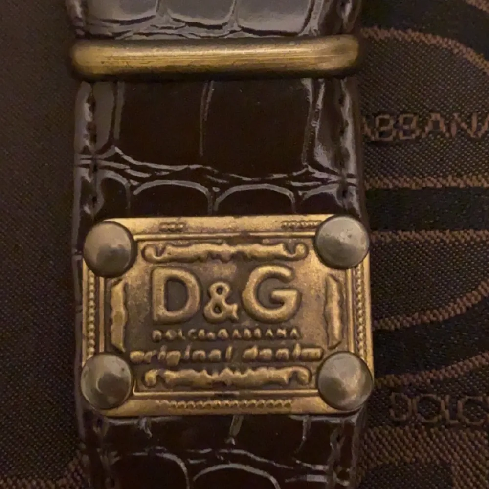 Säljer en gammal D&G väska skriv om du är intresserad . Väskor.