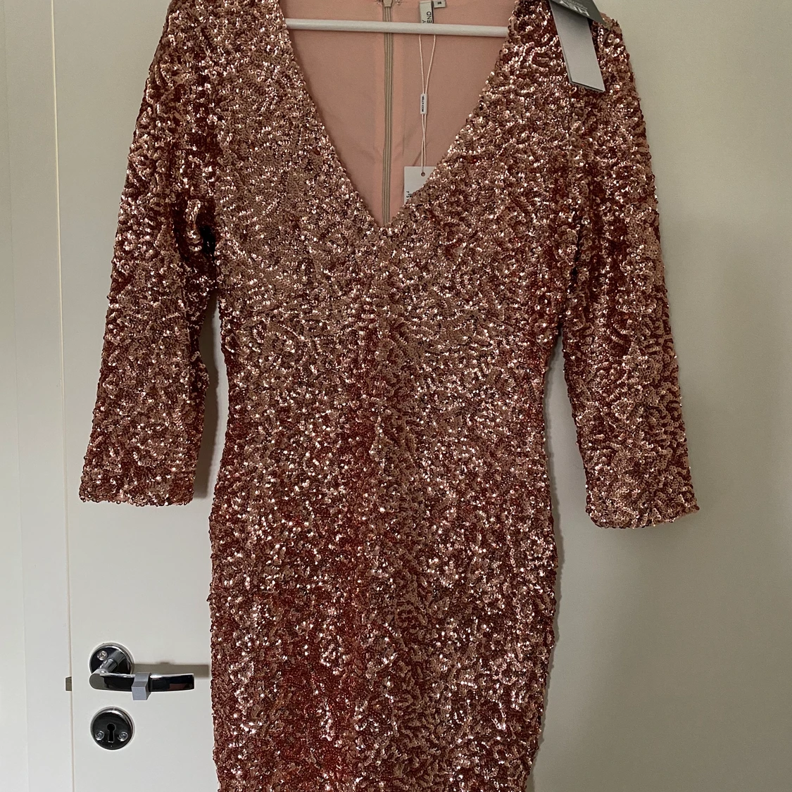 Glittrig paljettklänning