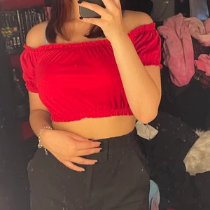 Offshoulder topp  - Säljer nu min älskade topp då den har blivit för tajt runt om