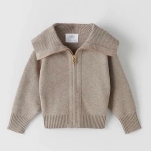 Beige Zip up - Beige stickad Zip Up från ZARA barnavdelningen storlek  164cm.💕💕Passar som XS o S.