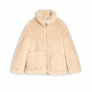 Jacka Topshop - Fluffig & mysig jacka från Topshop. Köptes för 2 år sedan, sparsamt använd. Använder inte längre, därav säljer jag den. 