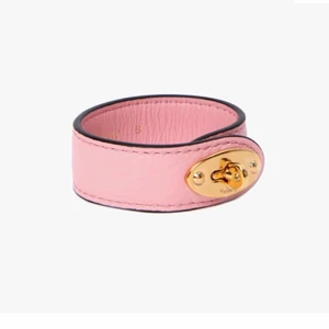 Mulberry  - Säljer mitt super fina mulberry armband i skinn, aldrig använt så i ny skick! Storlek S💖💖💖säljer för 450kr