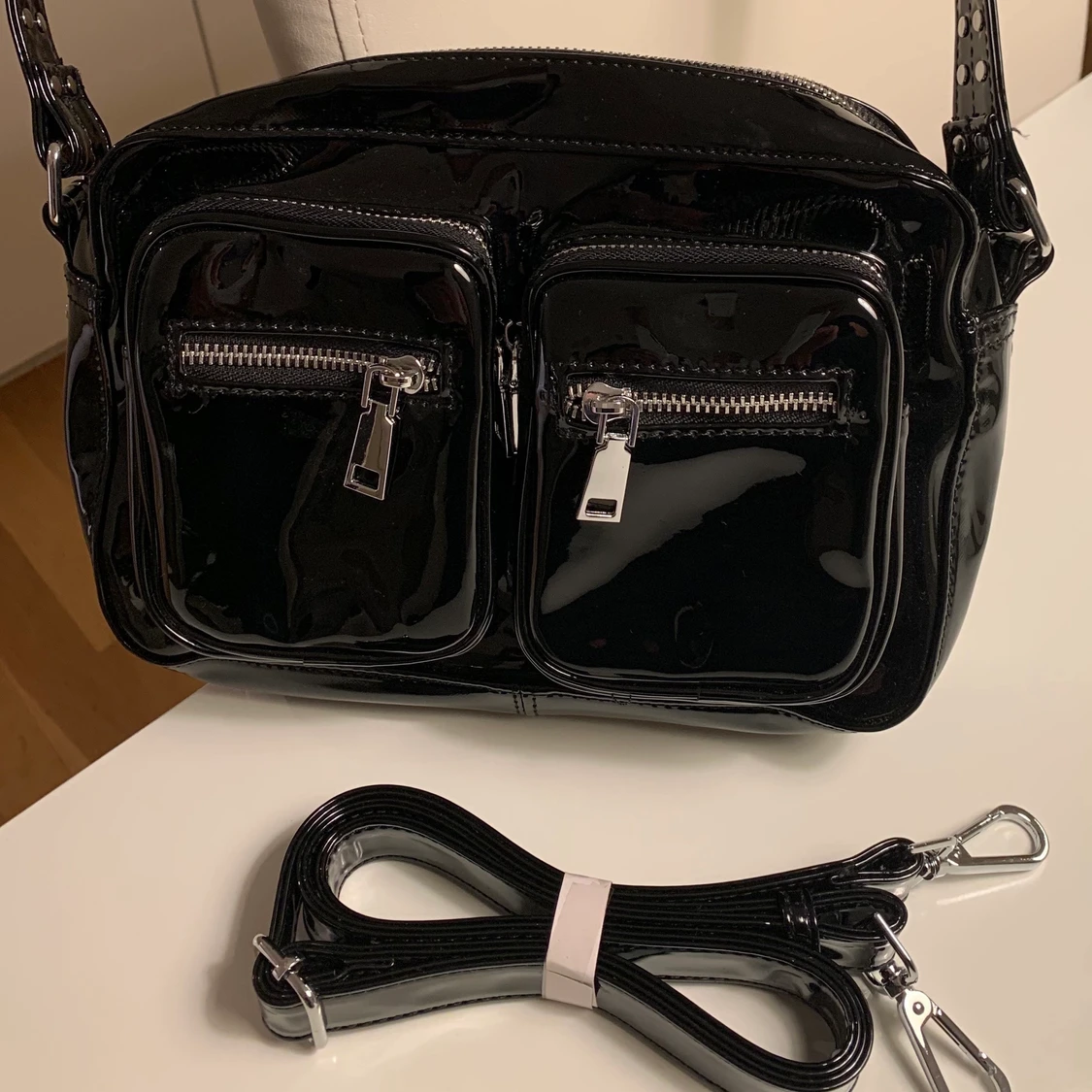 Noella lack väska, nyskick!!  - 90