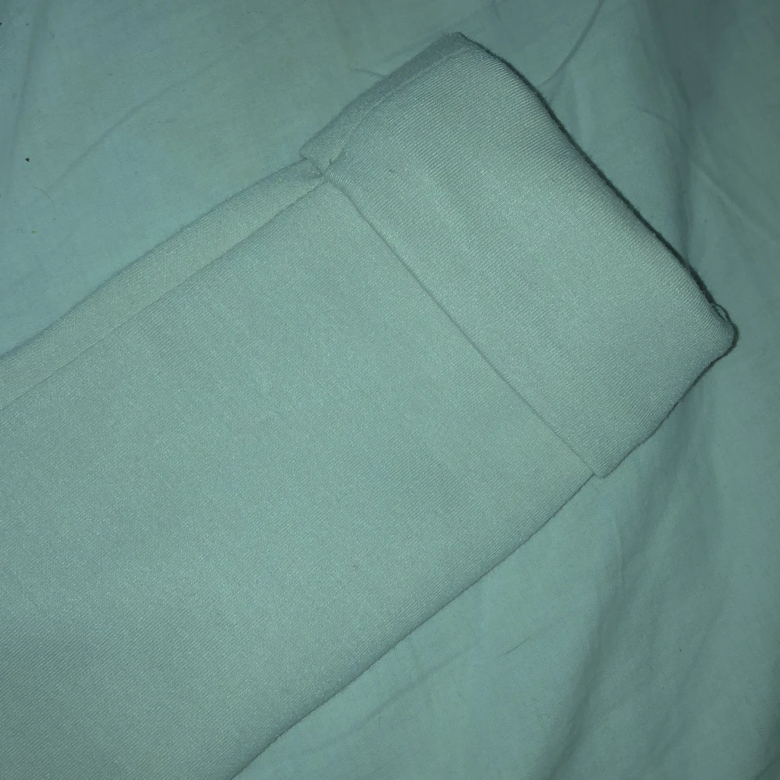 En beige skjorta. Stolek 34. Använd en gång. - 91