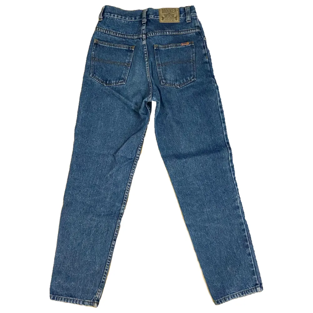 Superfina mom jeans från brooker i fint skick, står storlek 152 men passar mig som har strl 34/36 i jeans 💙 DM vid frågor osv, såsom fraktkostnad! . Jeans & Byxor.