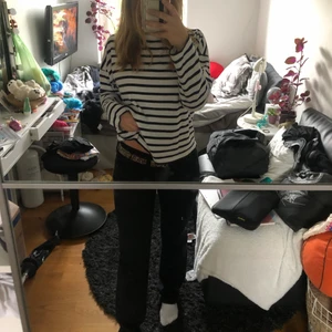 Randig tröja  - Säljer min trendiga randiga tröja då jag köpt en ny! Stl XS, super bra skick, 120kr + frakt✨✨