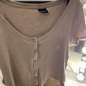 Tröja ifrån gina - Tröja ifrån Gina köptes förra året använd några gånger. Köptes för 200 säljer 100.