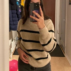 Tröja - Randig stickad tröja. 