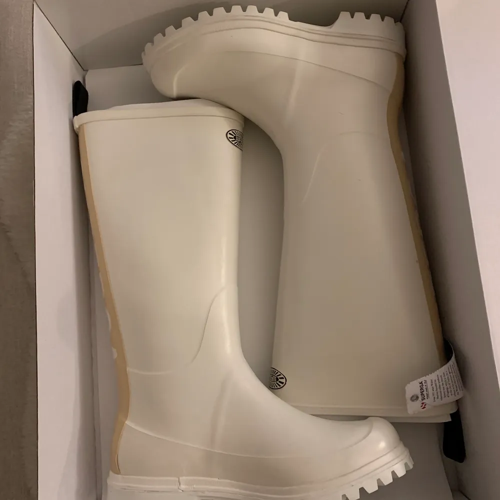 vita-gummist-vlar-superga-skor