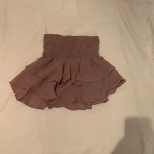 Rosa kjol - Smutsgrisar volang kjol, kommer tyvärr inte till användning, super fint skick