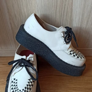 Bodyline (japansk varumärke) creepers skor - Passar typ storlek 36.5 eller en lite storlek 37