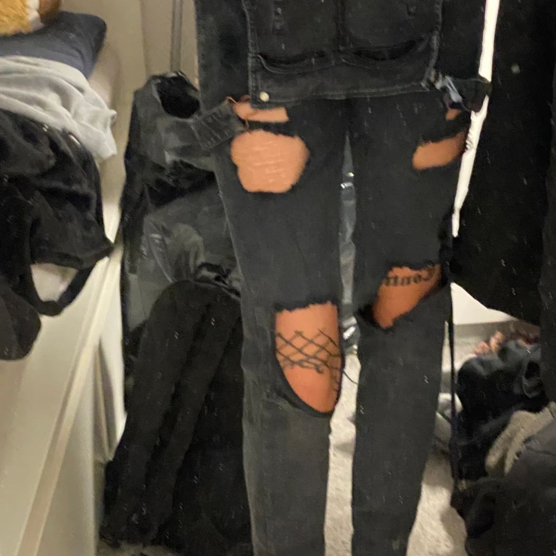 Svarta hängslebyxor