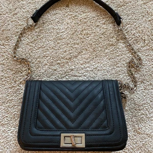 Väska  - Svart crossbodybag  