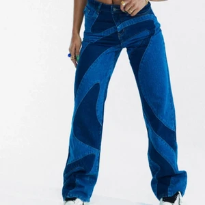 Jaded london boyfriend jeans - Jeansen är endast använda 2-3gånger då dom ej passar längre och säljs därmed. Dom är i W30 vilket motsvarar storlek M. Skit snygga och trendiga och sitter jätte bra i röven. Jeansen kostar 983 i nypris med frakt på 120 kr så typ 1100kr att beställa. Hoppas dom kan komma till nytta hos någon ny!!