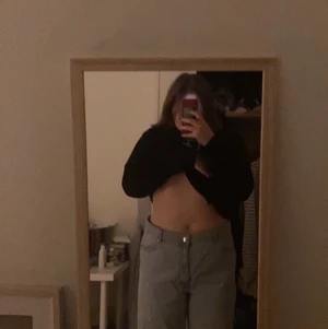 Ihåliga byxor från hm - Dessa har använts två gånger och är för stora för mig! Vi pratar frakt privat 🚚 💓 hoppas ni gillar dem!❤️