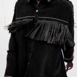 JACKA ZARA - Säljer denna populära, slutsålda jackan ifrån Zara. Nypris 559kr. 