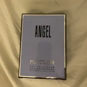 En helt ny parfym från Mugler Angel 25 ml. Pris 450kr 