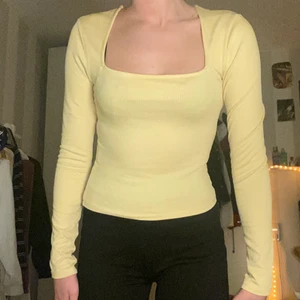 Tröja Gina tricot - Fin passform och skönt material. Endast använd enstaka gång. 