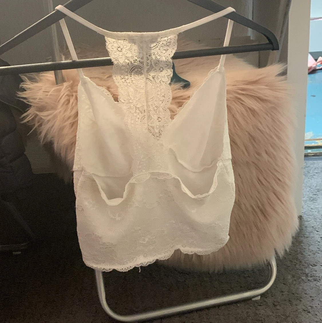 Vit magtröja ish topp  - 90