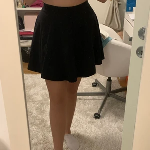 Svart kjol  - Jättefin kjol i bra skick. Köparen står för frakt 