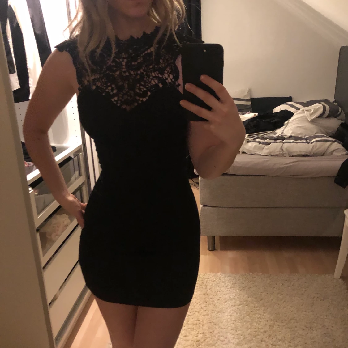 Festklänning med detaljer