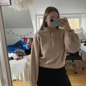 Teddy kofta - Kofta i teddymaterial. Storlek L. Liten i storleken 