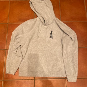 Stussy hoodie  - En fin stussy hoodie i storlek L. Hoodien är i väldigt bra skick. Köptes för ca 1000kr. Kan mötas i Stockholm eller fraka.