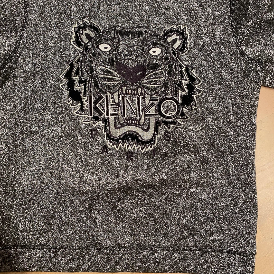 Skitsnygg glittrig kenzo tröja 😍❤️