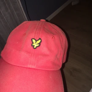 Lyle and scott keps - Röd Lyle and Scott keps 